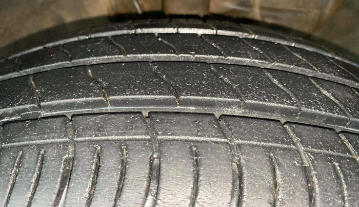2018 Hyundai Elite i20 ASTA 1.2  CVT, Petrol, Automatic, 60,933 km, Right Front Tyre Tread