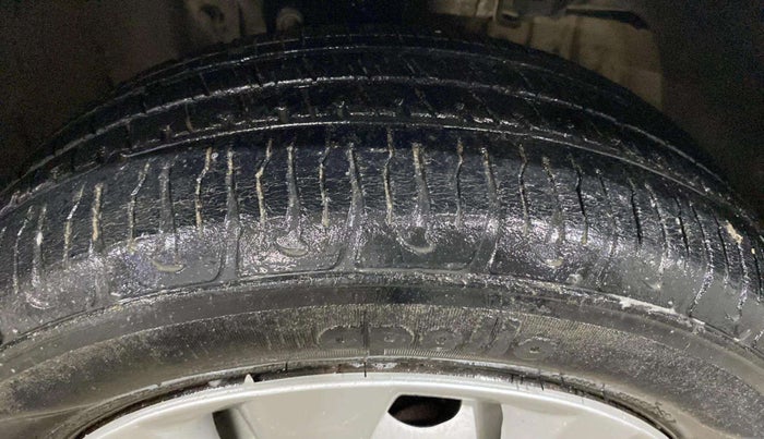 2018 Tata Tiago XE PETROL, Petrol, Manual, 46,784 km, Right Front Tyre Tread