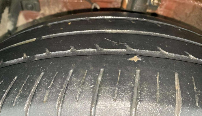 2016 Maruti Ciaz ZXI AT, Petrol, Automatic, 86,973 km, Left Front Tyre Tread