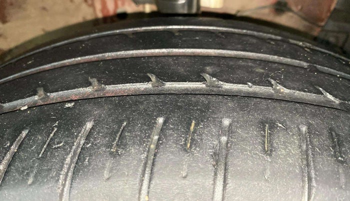 2016 Maruti Ciaz ZXI AT, Petrol, Automatic, 86,973 km, Right Front Tyre Tread