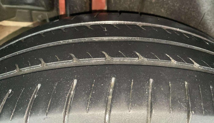 2016 Maruti Ciaz ZXI AT, Petrol, Automatic, 86,973 km, Right Rear Tyre Tread