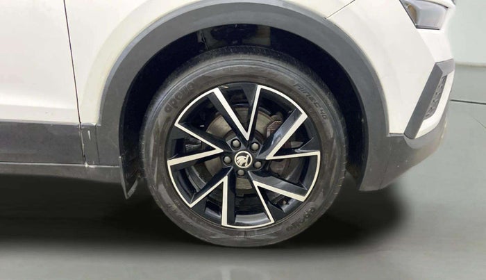 2023 Skoda KUSHAQ AMBITION 1.0L TSI AT, Petrol, Automatic, 28,979 km, Right Front Wheel