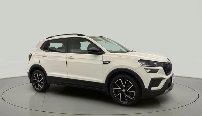 2023 Skoda KUSHAQ AMBITION 1.0L TSI AT, Petrol, Automatic, 28,979 km, Right Front Diagonal