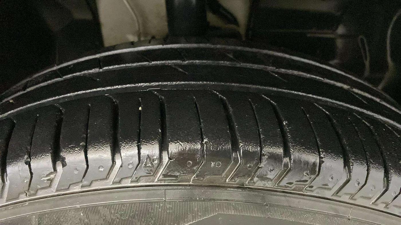 2023 Tata PUNCH ADVENTURE RHYTHM PACK AMT, Petrol, Automatic, 17,492 km, Left Front Tyre Tread