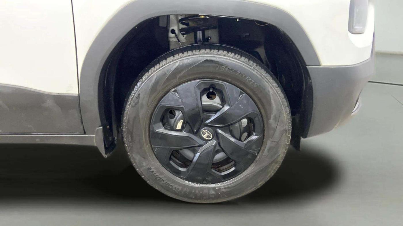 2023 Tata PUNCH ADVENTURE RHYTHM PACK AMT, Petrol, Automatic, 17,492 km, Right Front Wheel