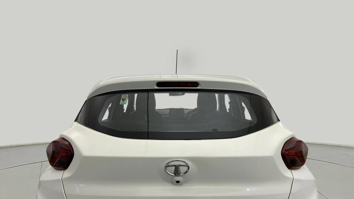 2023 Tata PUNCH ADVENTURE RHYTHM PACK AMT, Petrol, Automatic, 17,492 km, Rear Windshield