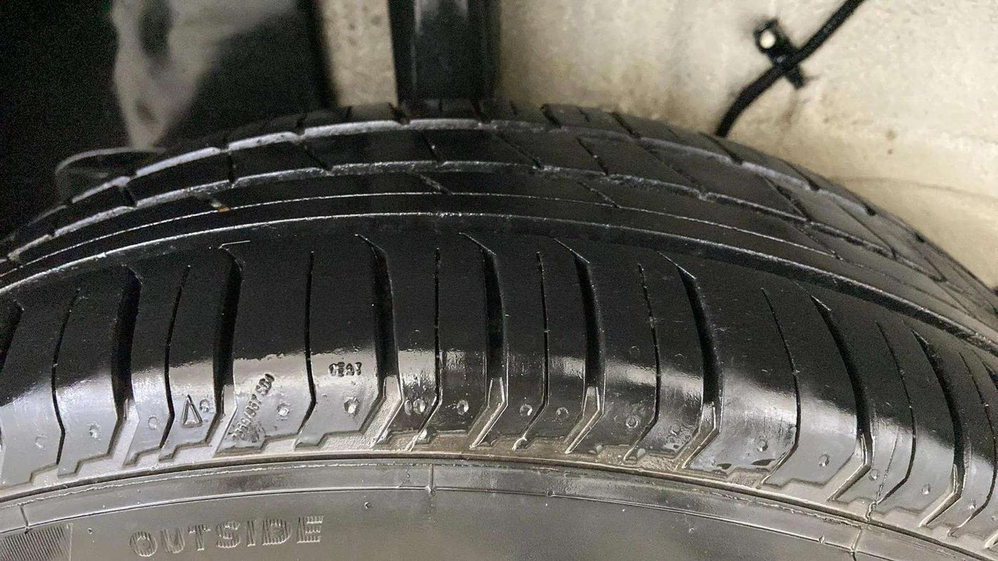 2023 Tata PUNCH ADVENTURE RHYTHM PACK AMT, Petrol, Automatic, 17,492 km, Left Rear Tyre Tread