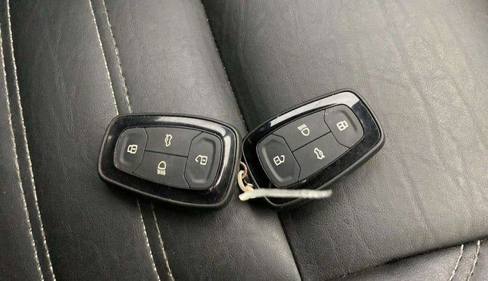 2021 Tata PUNCH CREATIVE  MT, CNG, Manual, 39,695 km, Key Close Up