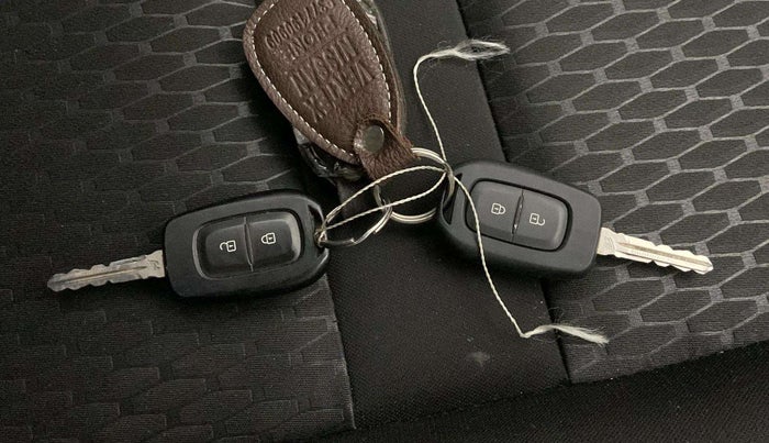 2023 Nissan MAGNITE XL, Petrol, Manual, 35,719 km, Key Close Up
