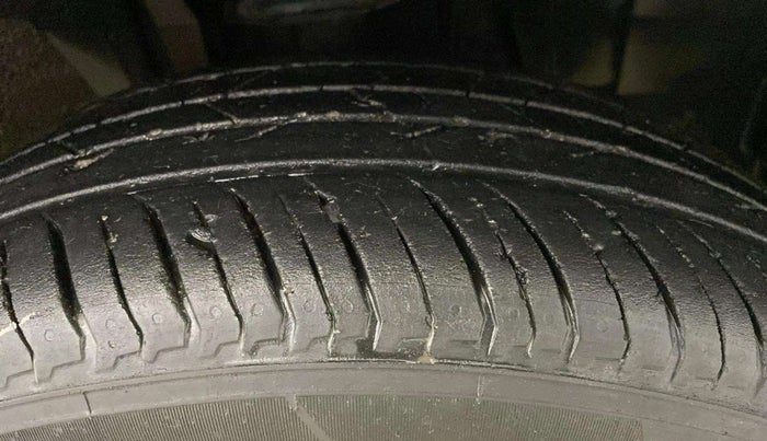 2023 Nissan MAGNITE XL, Petrol, Manual, 35,719 km, Right Front Tyre Tread