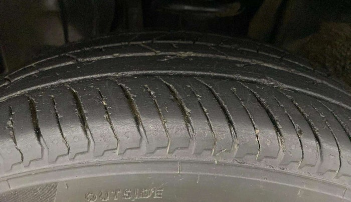 2023 Nissan MAGNITE XL, Petrol, Manual, 35,719 km, Left Front Tyre Tread
