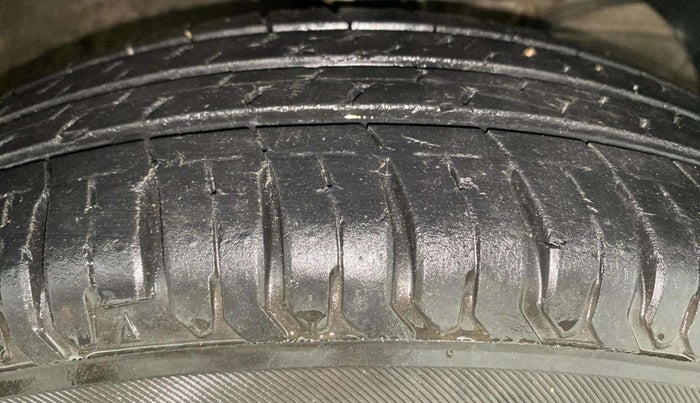 2020 Maruti Swift VXI, Petrol, Manual, 22,945 km, Right Front Tyre Tread