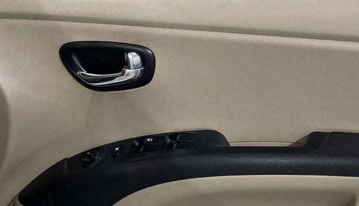 2013 Hyundai i10 MAGNA 1.2, Petrol, Manual, 68,274 km, Driver Side Door Panels Control