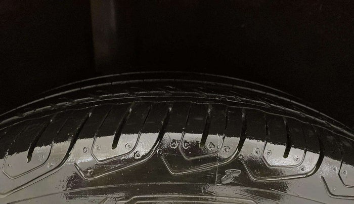 2018 Ford Ecosport TITANIUM 1.5L PETROL, CNG, Manual, 67,348 km, Right Rear Tyre Tread