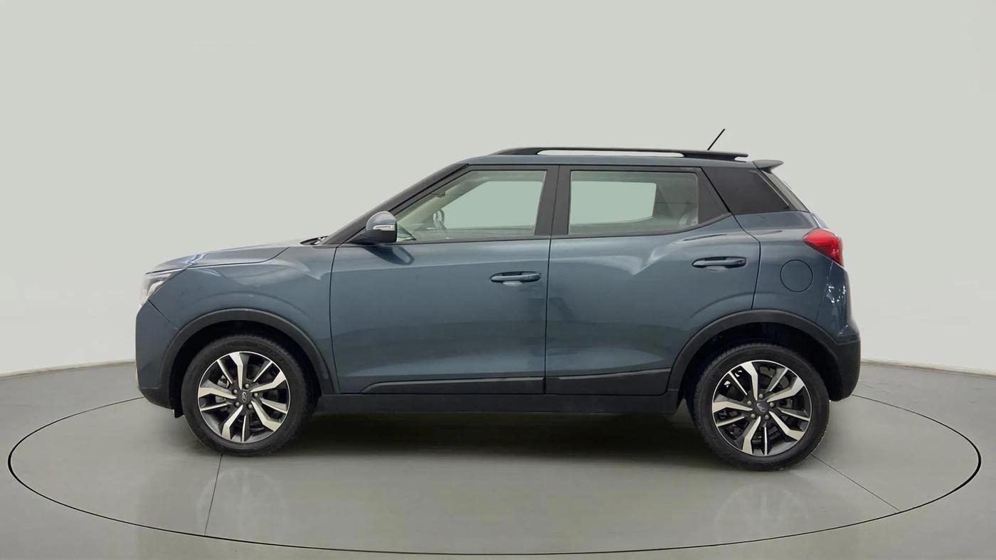 2021 Mahindra XUV300 W8 (O) 1.2 PETROL AMT, Petrol, Automatic, 20,050 km, Left Side