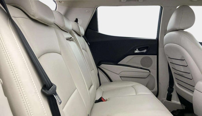 2021 Mahindra XUV300 W8 (O) 1.2 PETROL AMT, Petrol, Automatic, 19,954 km, Right Side Rear Door Cabin