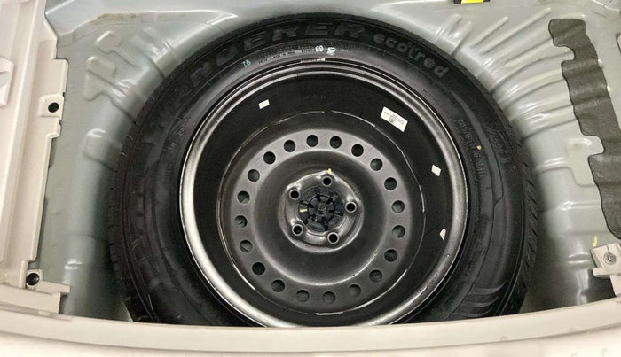 2021 Mahindra XUV300 W8 (O) 1.2 PETROL AMT, Petrol, Automatic, 19,954 km, Spare Tyre