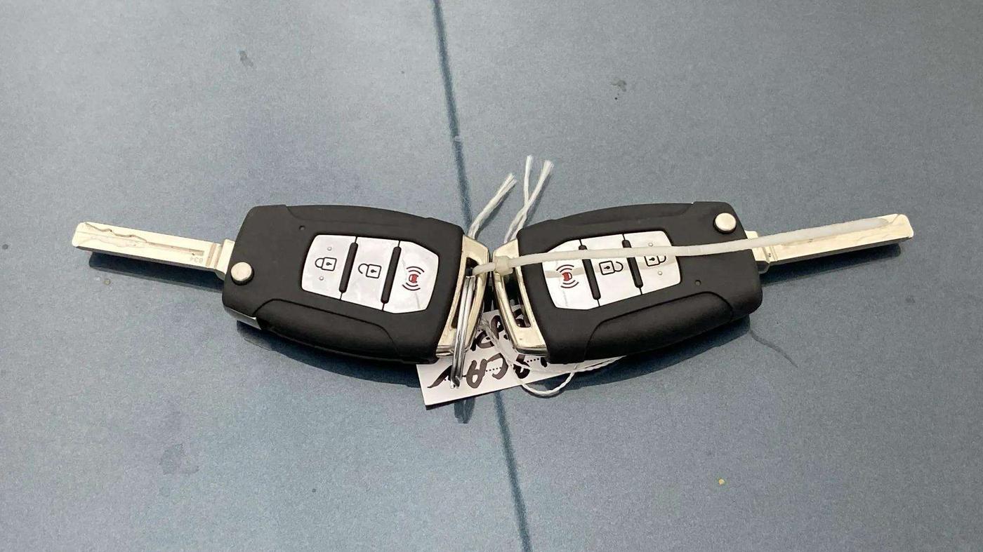 2021 Mahindra XUV300 W8 (O) 1.2 PETROL AMT, Petrol, Automatic, 20,050 km, Key Close Up