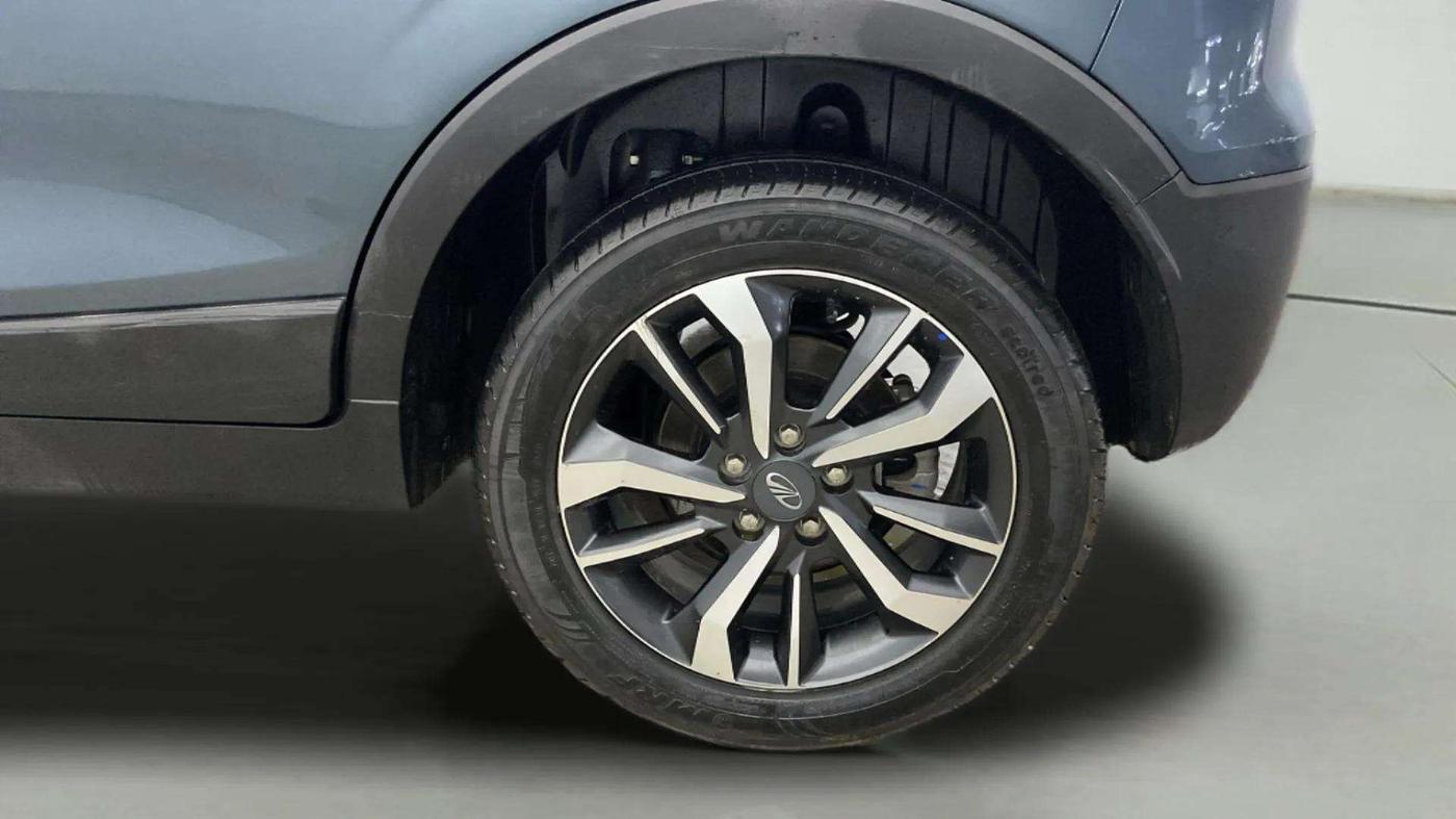 2021 Mahindra XUV300 W8 (O) 1.2 PETROL AMT, Petrol, Automatic, 20,050 km, Left Rear Wheel