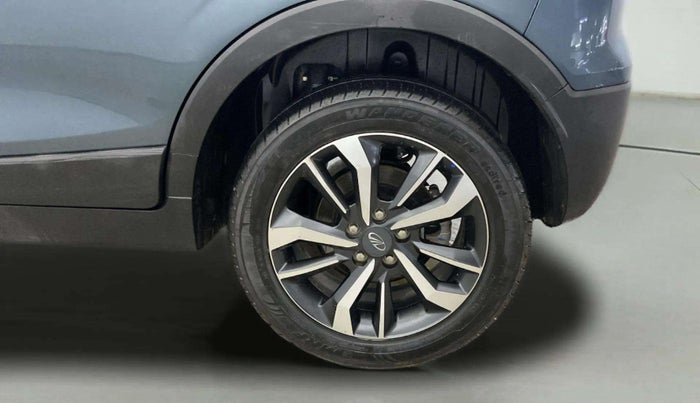 2021 Mahindra XUV300 W8 (O) 1.2 PETROL AMT, Petrol, Automatic, 19,954 km, Left Rear Wheel