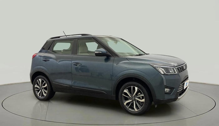2021 Mahindra XUV300 W8 (O) 1.2 PETROL AMT, Petrol, Automatic, 19,954 km, Right Front Diagonal