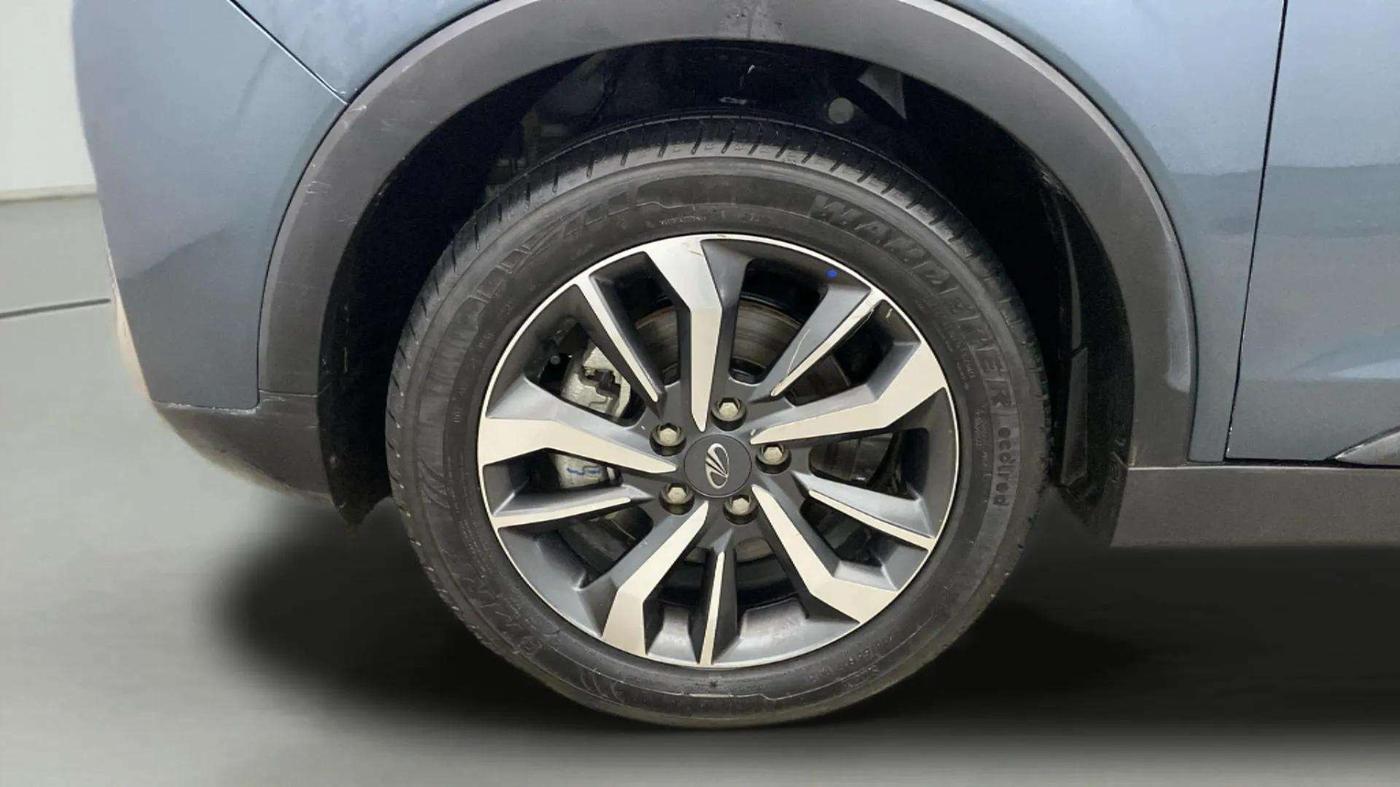 2021 Mahindra XUV300 W8 (O) 1.2 PETROL AMT, Petrol, Automatic, 20,050 km, Left Front Wheel