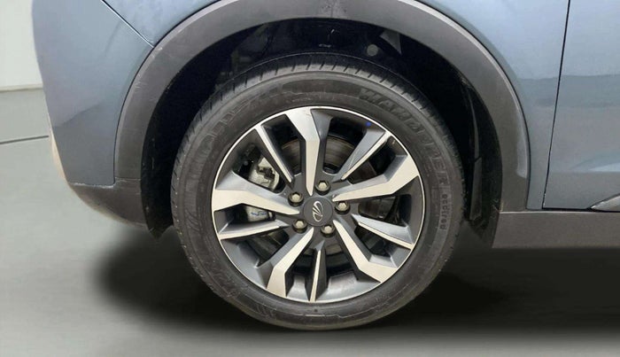 2021 Mahindra XUV300 W8 (O) 1.2 PETROL AMT, Petrol, Automatic, 19,954 km, Left Front Wheel
