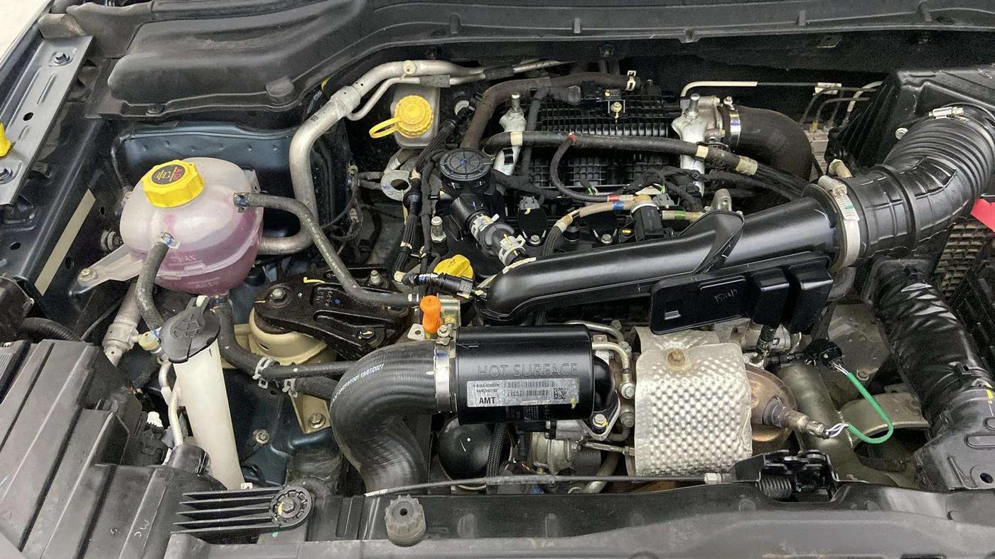 2021 Mahindra XUV300 W8 (O) 1.2 PETROL AMT, Petrol, Automatic, 20,050 km, Engine View - Right