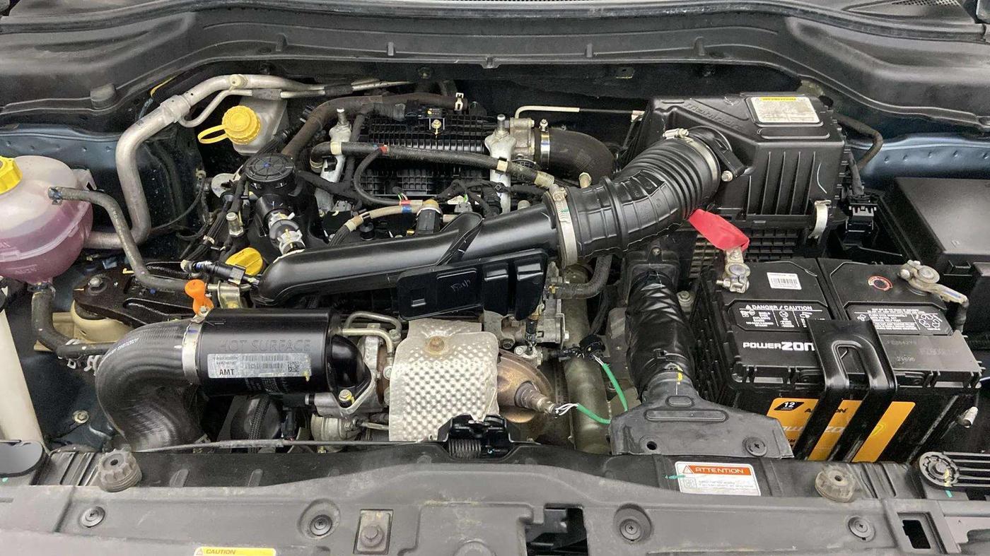 2021 Mahindra XUV300 W8 (O) 1.2 PETROL AMT, Petrol, Automatic, 20,050 km, Engine View