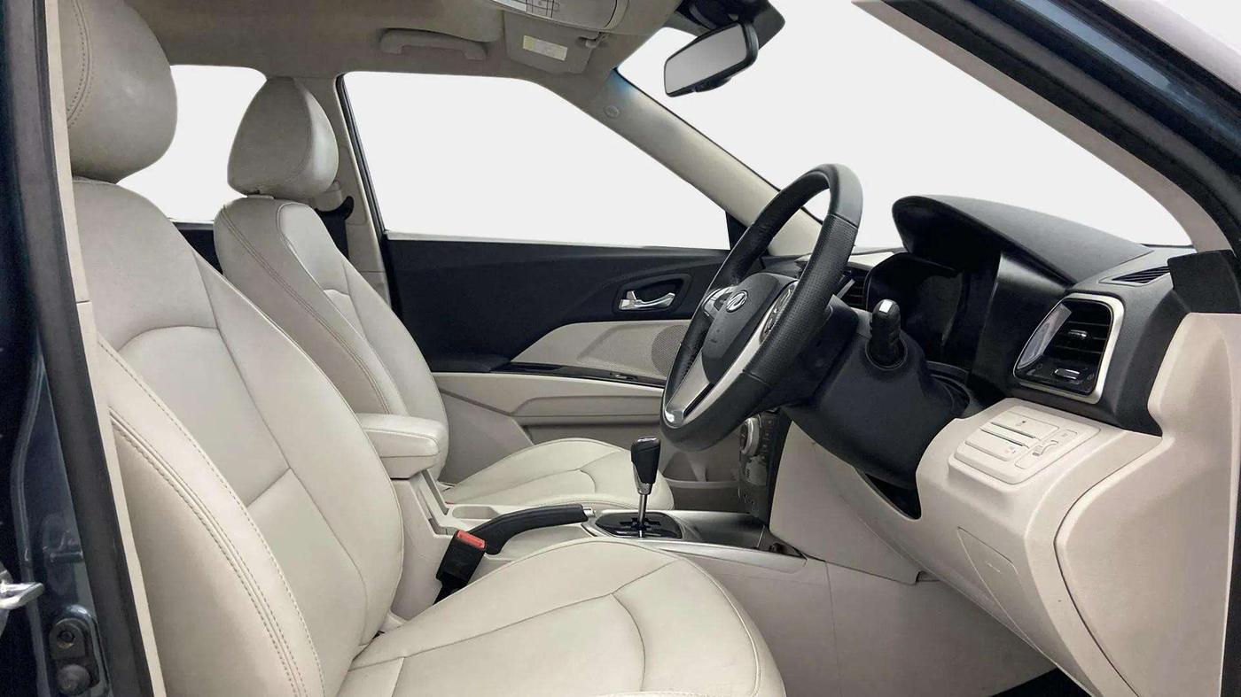 2021 Mahindra XUV300 W8 (O) 1.2 PETROL AMT, Petrol, Automatic, 20,050 km, Right Side Front Door Cabin