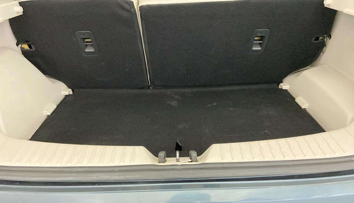 2021 Mahindra XUV300 W8 (O) 1.2 PETROL AMT, Petrol, Automatic, 19,954 km, Boot Inside
