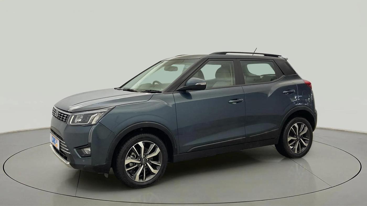 2021 Mahindra XUV300 W8 (O) 1.2 PETROL AMT, Petrol, Automatic, 20,050 km, Left Front Diagonal