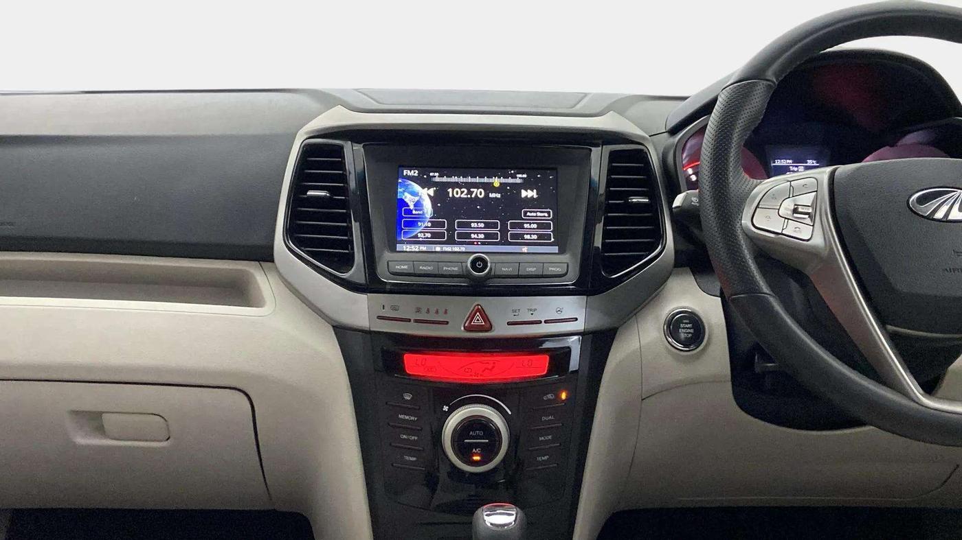 2021 Mahindra XUV300 W8 (O) 1.2 PETROL AMT, Petrol, Automatic, 20,050 km, Air Conditioner