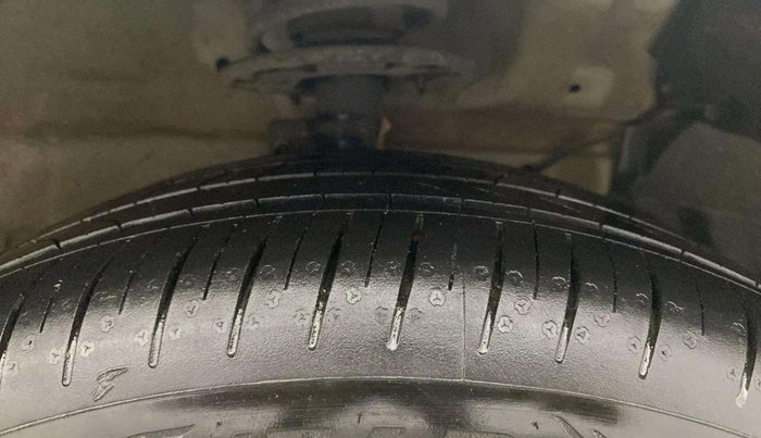 2018 Maruti Ciaz ALPHA 1.4 PETROL, Petrol, Manual, 30,682 km, Right Front Tyre Tread