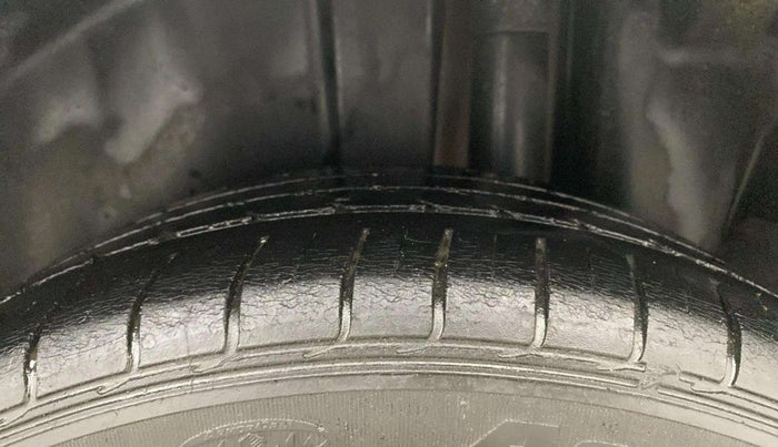 2018 Maruti Ciaz ALPHA 1.4 PETROL, Petrol, Manual, 30,682 km, Left Rear Tyre Tread