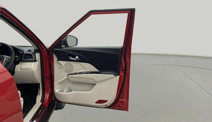 2021 Mahindra XUV300 W8 (O) 1.2 PETROL AMT, Petrol, Automatic, 28,551 km, RHS Front Door