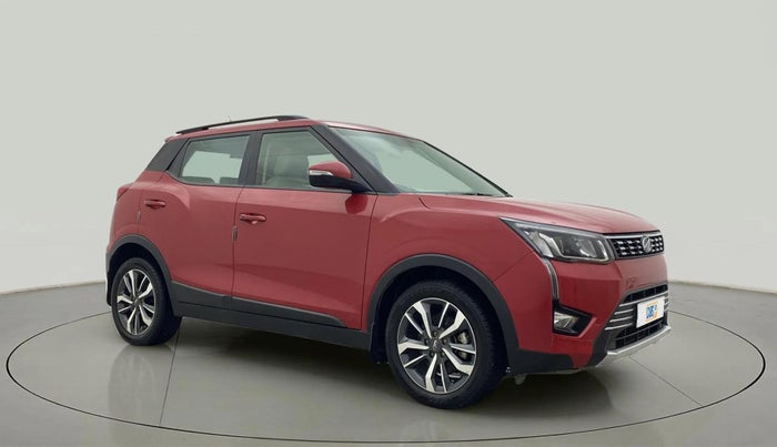 2021 Mahindra XUV300 W8 (O) 1.2 PETROL AMT, Petrol, Automatic, 28,551 km, Right Front Diagonal