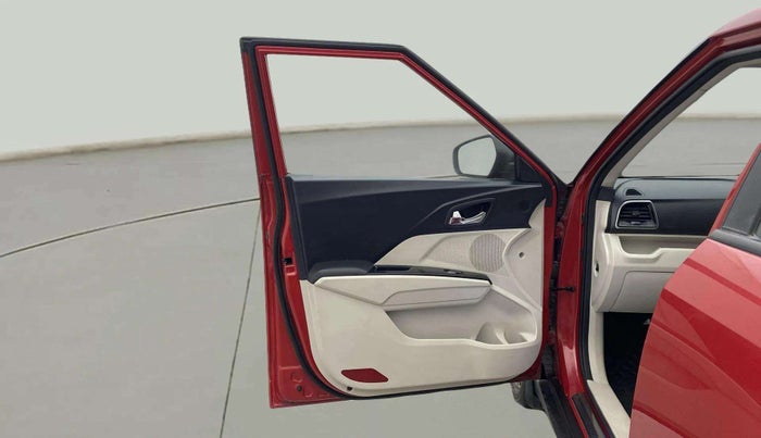 2021 Mahindra XUV300 W8 (O) 1.2 PETROL AMT, Petrol, Automatic, 28,551 km, LHS Front Door