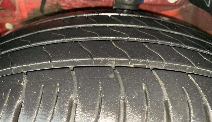2021 Mahindra XUV300 W8 (O) 1.2 PETROL AMT, Petrol, Automatic, 28,551 km, Left Front Tyre Tread