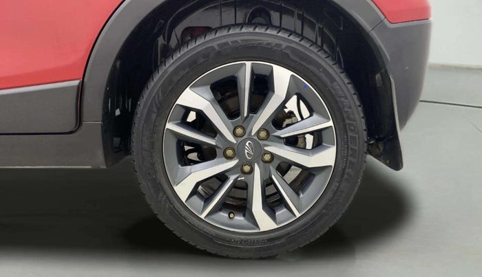 2021 Mahindra XUV300 W8 (O) 1.2 PETROL AMT, Petrol, Automatic, 28,551 km, Left Rear Wheel