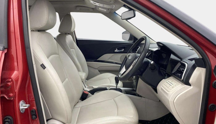 2021 Mahindra XUV300 W8 (O) 1.2 PETROL AMT, Petrol, Automatic, 28,551 km, Right Side Front Door Cabin