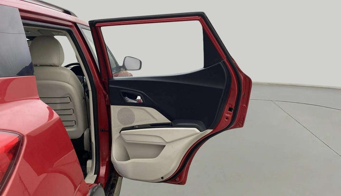 2021 Mahindra XUV300 W8 (O) 1.2 PETROL AMT, Petrol, Automatic, 28,551 km, RHS Rear Door