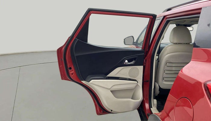 2021 Mahindra XUV300 W8 (O) 1.2 PETROL AMT, Petrol, Automatic, 28,551 km, LHS Rear Door