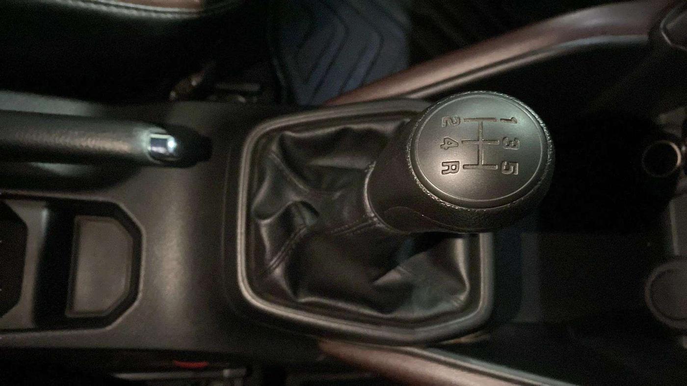 2024 Maruti Grand Vitara SIGMA SMART HYBRID, Petrol, Manual, 14,681 km, Gear Lever