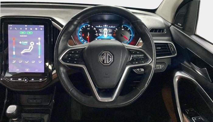 2023 MG HECTOR PLUS  SHARP PLUS 2.0 D TURBO MT 6STR, Diesel, Manual, 29,183 km, Steering Wheel Close Up