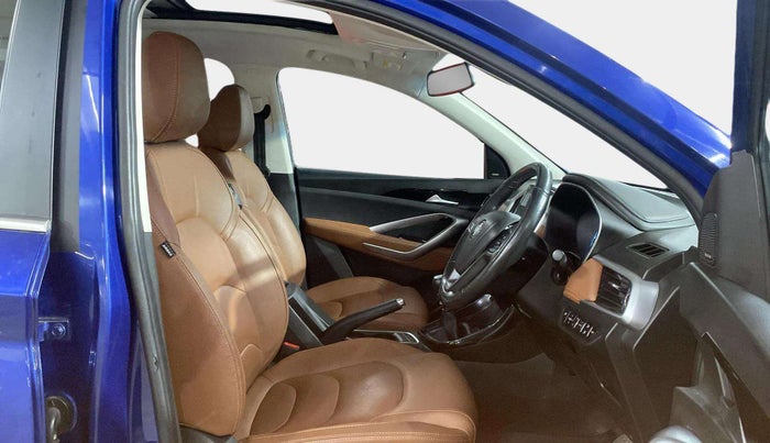 2023 MG HECTOR PLUS  SHARP PLUS 2.0 D TURBO MT 6STR, Diesel, Manual, 29,183 km, Right Side Front Door Cabin