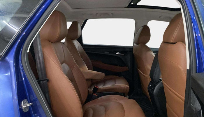 2023 MG HECTOR PLUS  SHARP PLUS 2.0 D TURBO MT 6STR, Diesel, Manual, 29,183 km, Right Side Rear Door Cabin