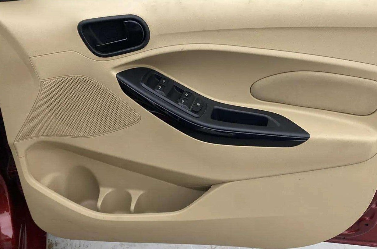 Driver-side-door-panel-control-39