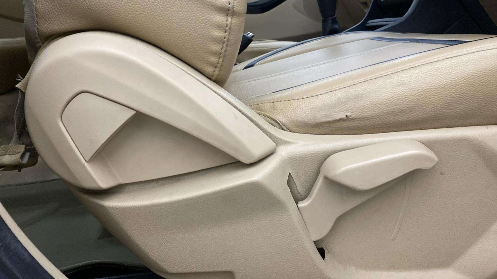 Driver-side-adjustment-panel-40