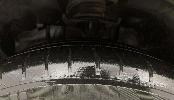 2020 Ford Figo Aspire TITANIUM 1.2 PETROL, Petrol, Manual, 29,499 km, Left Front Tyre Tread
